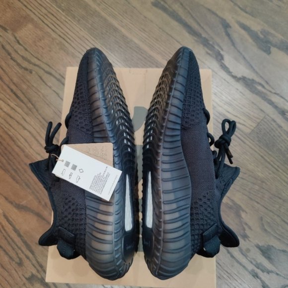 Adidas Yeezy 350 V2 Onyx - Picture 2 of 5